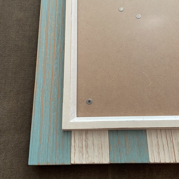 Stylish distressed wood frame - Picture 2 of 3